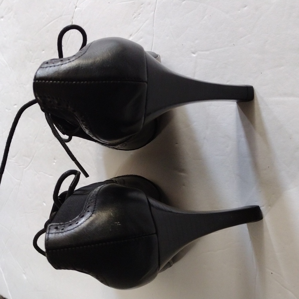 Ellen Tracy Black Lace Up Oxford Booties NEW | Size 9…. Fit like 8/8.5 - Picture 4 of 10